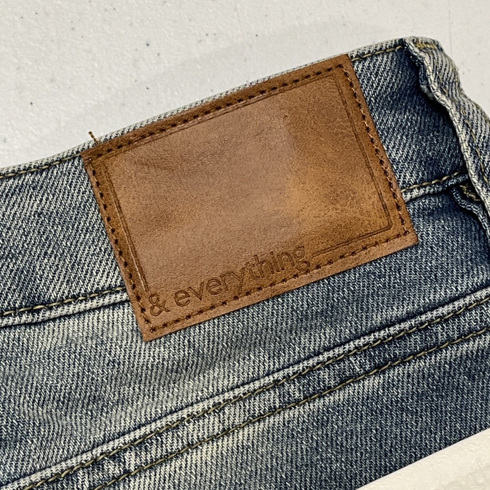 & Everything Denim Jeans Relaxed Straight Leg Size 28/32 Distressed Light Wash - Picture 11 of 16